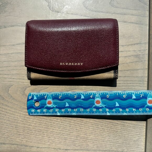 Burberry Burgundy House Check Wallet, Exceptional Condition! - Picture 11 of 14
